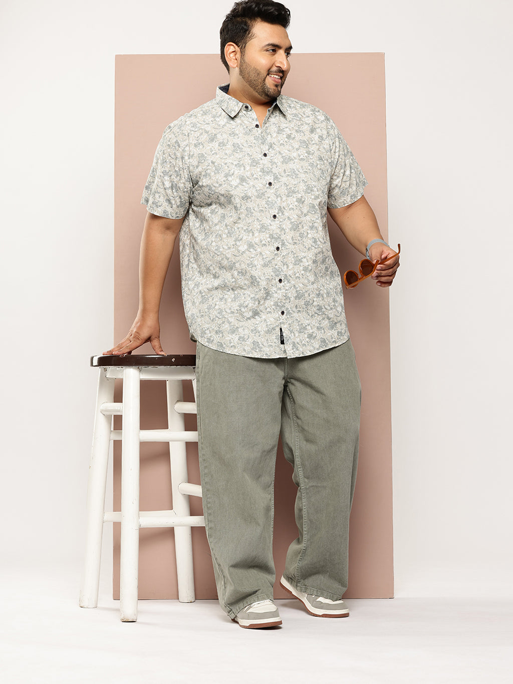 Thomas Scott Men Grey Plus Size Regular Fit Short Sleeves Floral Printed Woven Casual Shirt