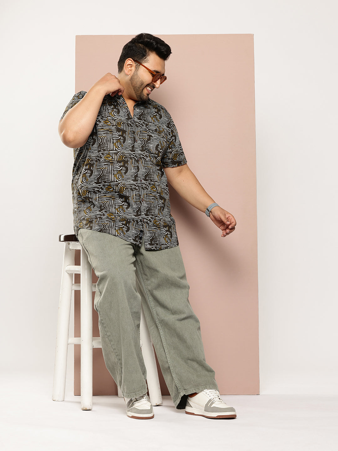 Thomas Scott Men Green Plus Size Regular Fit Short Sleeves Graphic Print Woven Casual Shirt