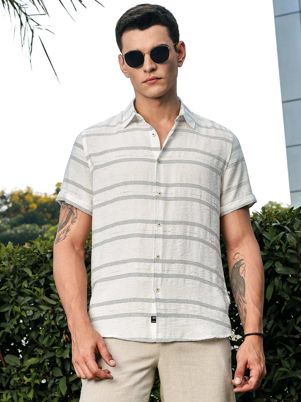 Thomas Scott Men White Slim Fit Short Sleeves Horizontal Stripes Woven Casual Shirt