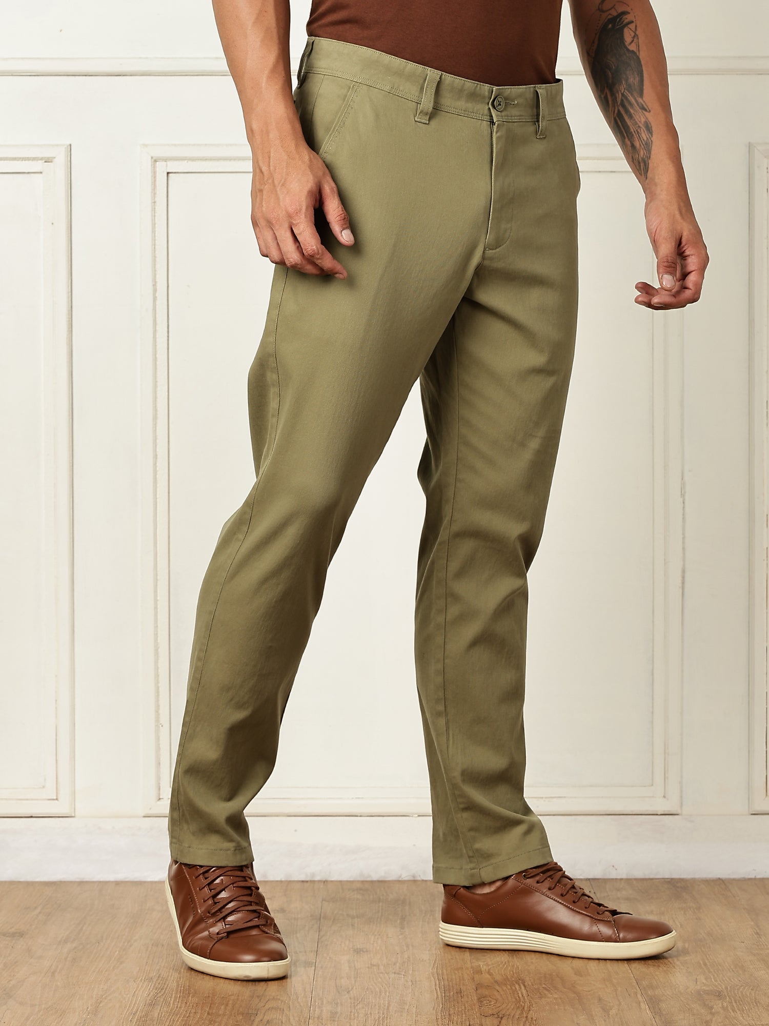 Thomas Scott Men Olive Mid-Rise Straight Fit Solid Woven Chinos Trouser