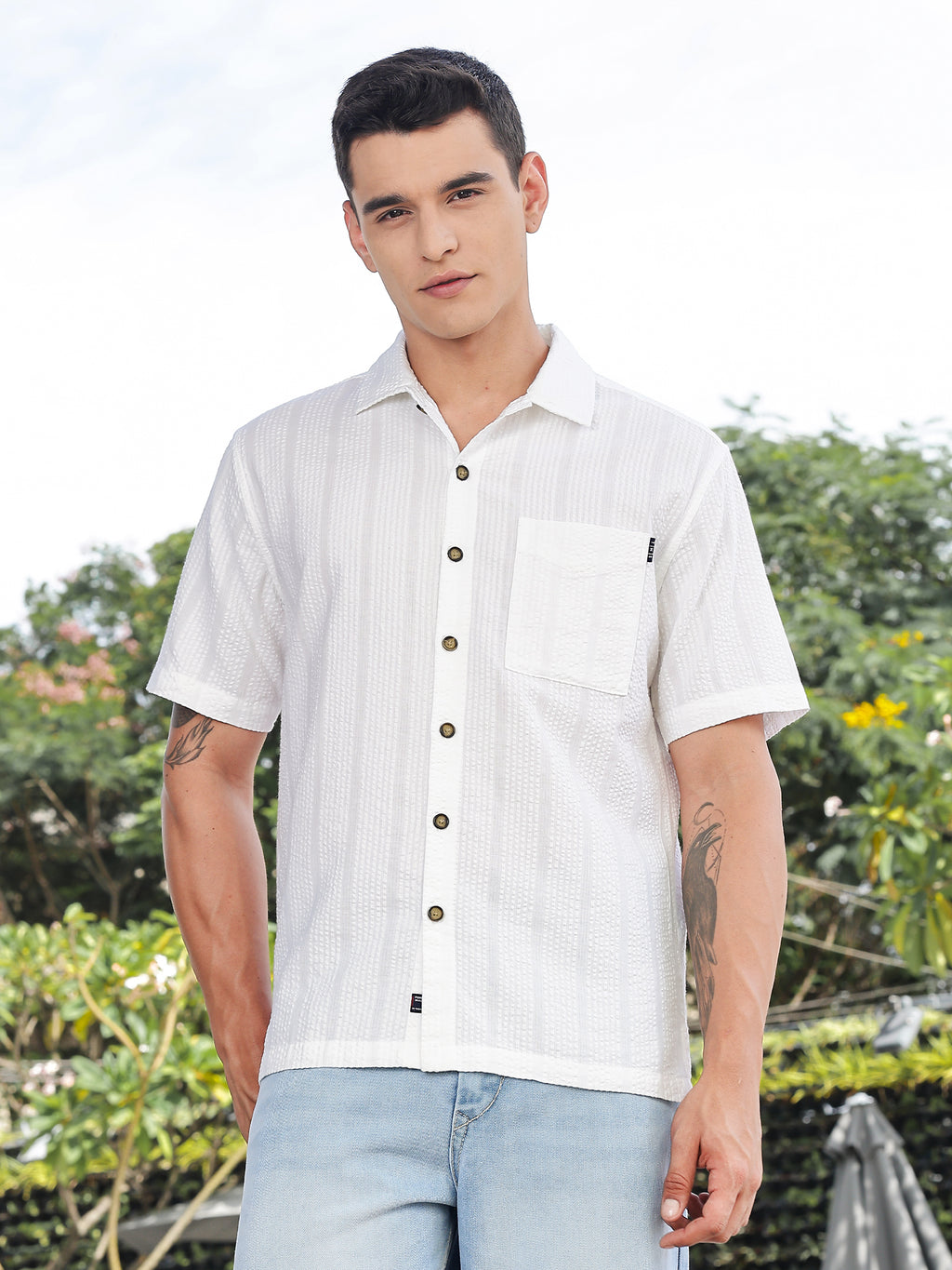 Thomas Scott Men White Slim Fit Short Sleeves Self Design Seersucker Shirt