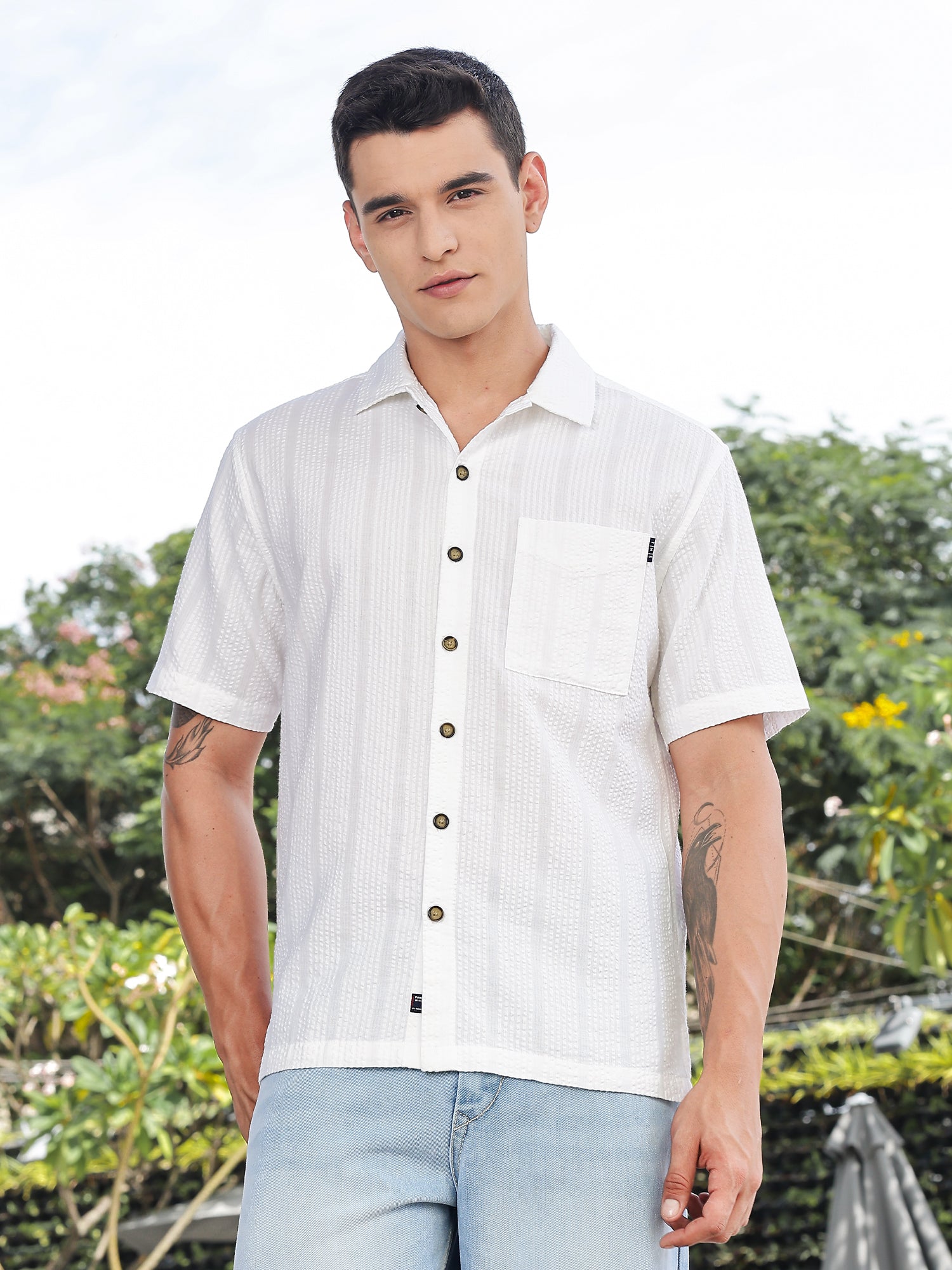 Thomas Scott Men White Slim Fit Short Sleeves Self Design Seersucker Shirt