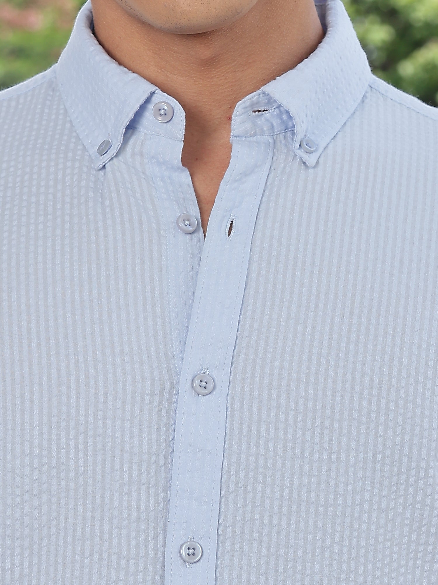 Thomas Scott Men Sky Blue Slim Fit Long Sleeves Button-Down Collar Seersucker Shirt