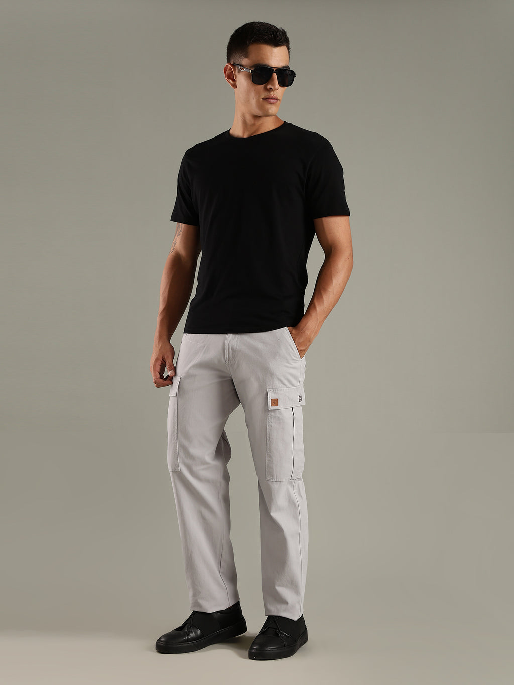 Thomas Scott Men LightGrey Mid-Rise Straight Fit Woven Cargo Trouser