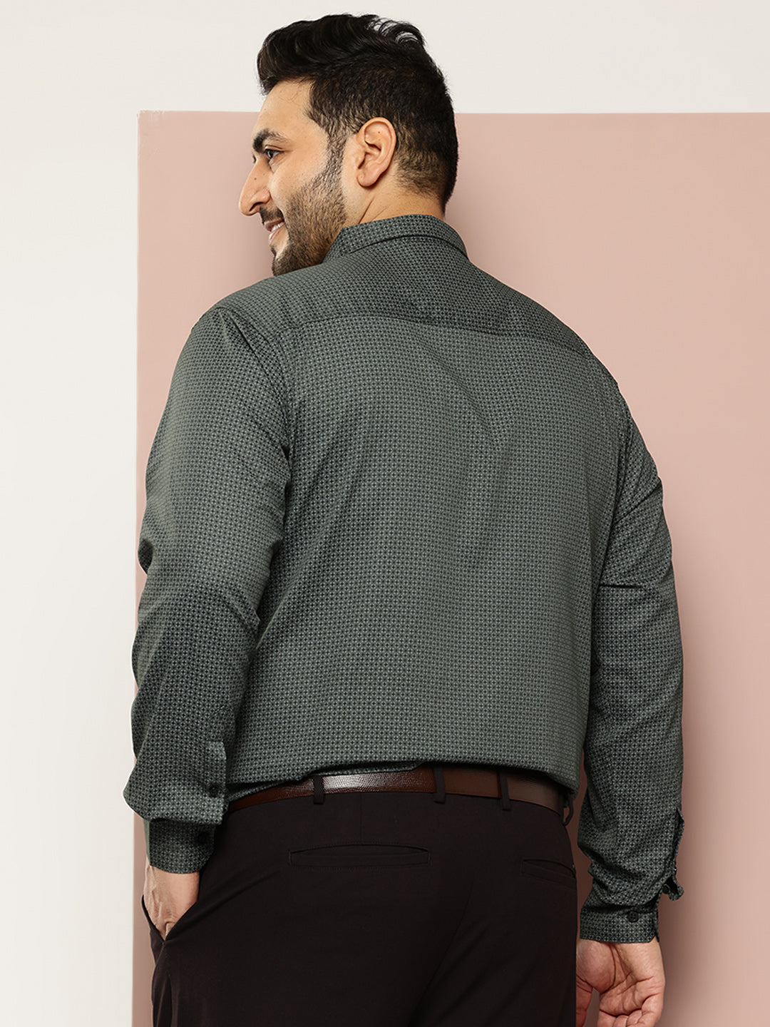 Thomas Scott Men Green Plus Size Regular Fit Long Sleeves Cutaway Collar Geometric Printed 100% Cotton Satin Formal Shirt