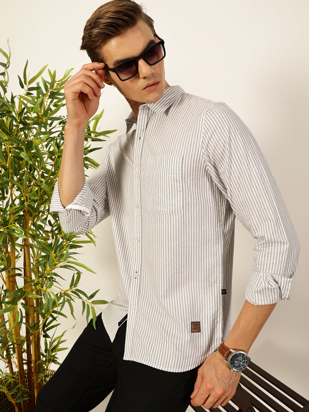 Thomas Scott Men White Slim Fit Long Sleeves Spread Collar Pinstripes Cotton Casual Shirt