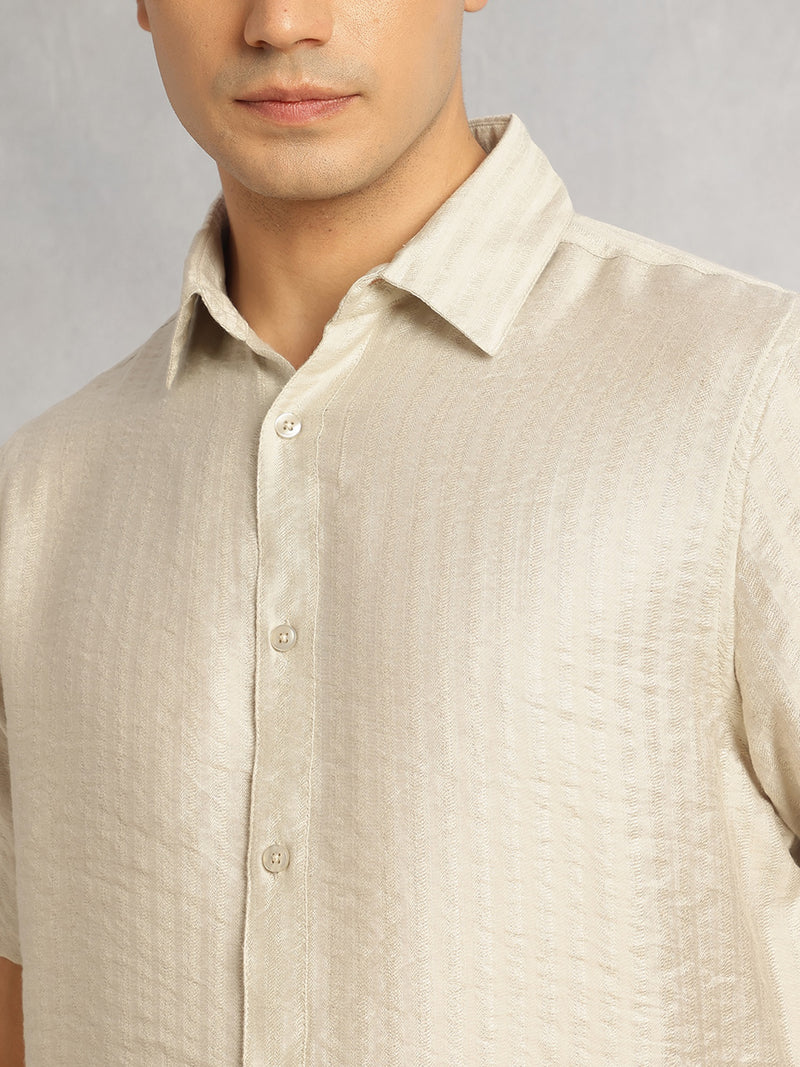 Thomas Scott Men Cream Regular Fit Short Sleeves Spread Collar Textured Polyester Casual Shirt
