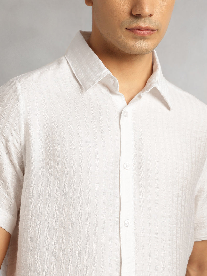 Thomas Scott Men White Regular Fit Short Sleeves Spread Collar Textured Polyester Casual Shirt