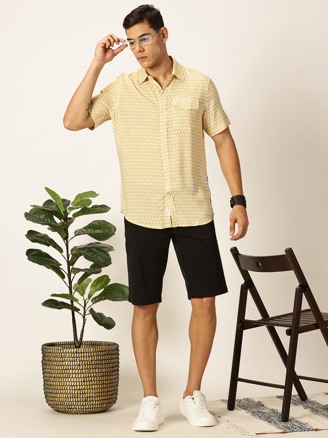 Thomas Scott Men Mustard Regular Fit Short Sleeves Spread Collar Floral Printed Casual Shirt