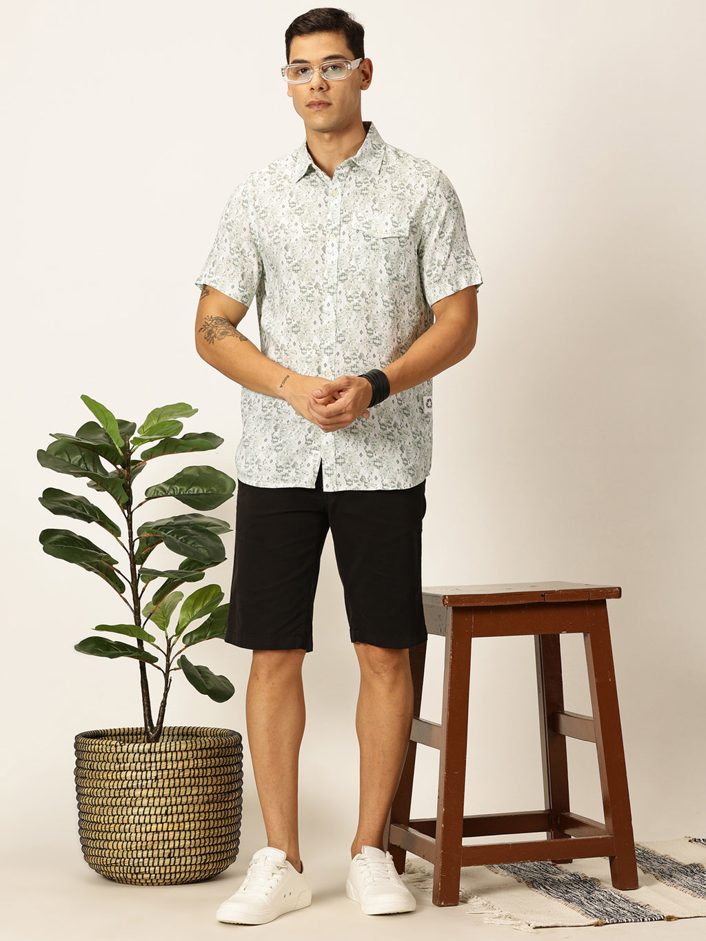 Thomas Scott Men Olive Regular Fit Short Sleeves Spread Collar Ethnic Motifs Printed Casual Shirt