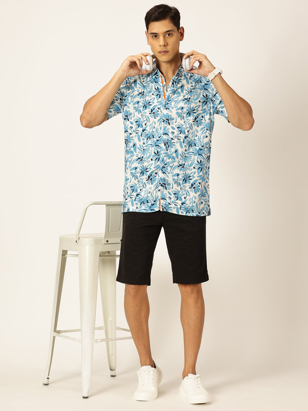 Thomas Scott Men Aqua Regular Fit Short Sleeves Spread Collar Tropical Printed Casual Shirt