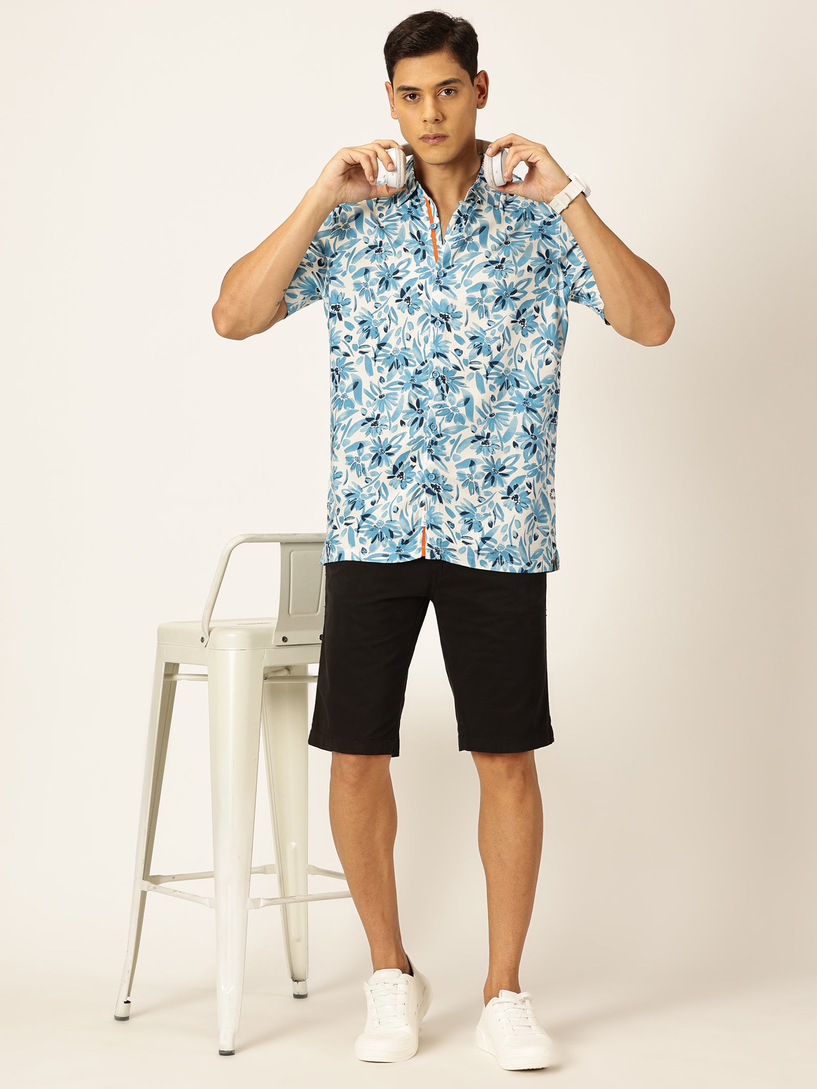 Thomas Scott Men Aqua Regular Fit Short Sleeves Spread Collar Tropical Printed Casual Shirt