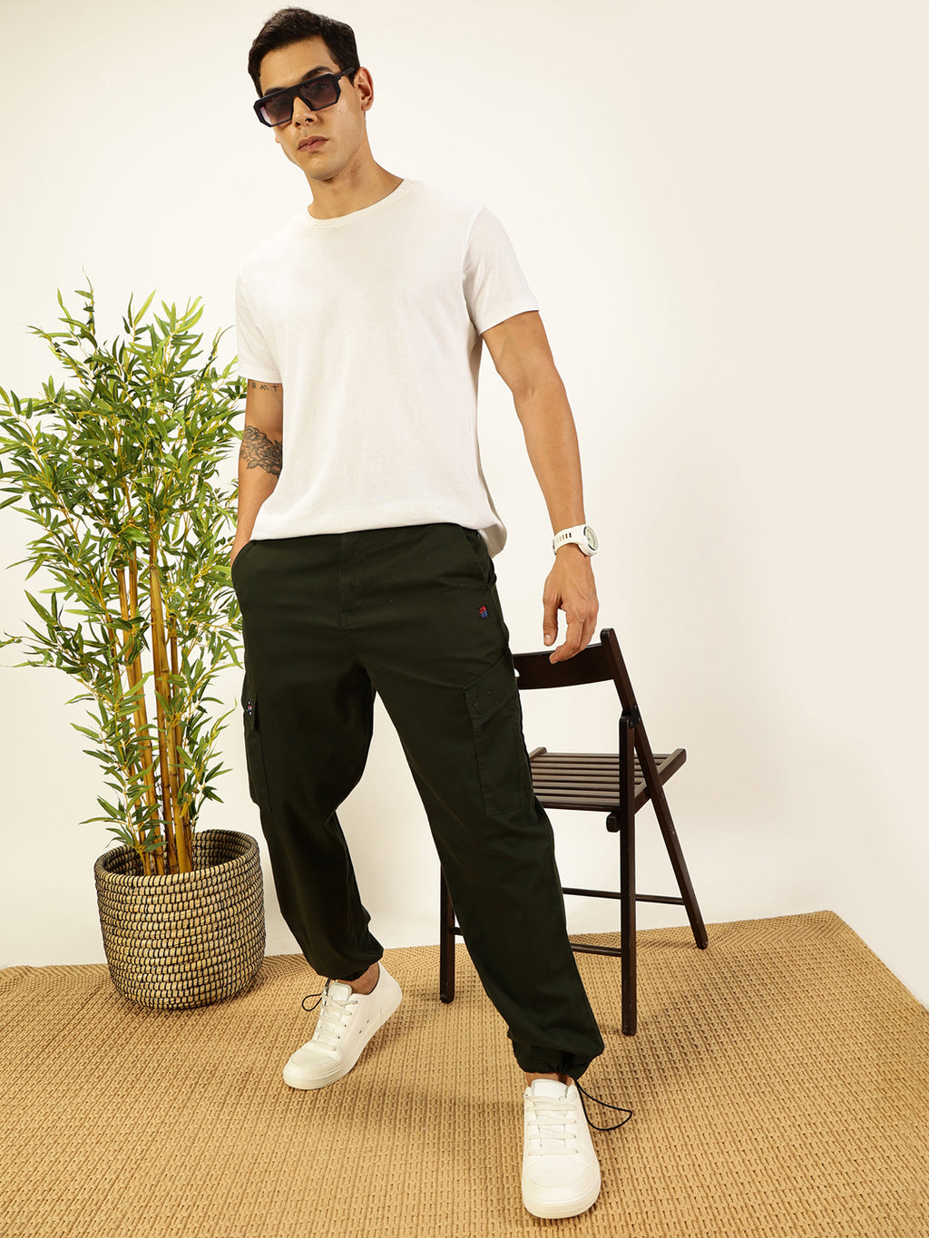 Thomas Scott Men Bottle Green Regular Fit Mid-Rise Cotton Woven Parachute Cargo Trouser