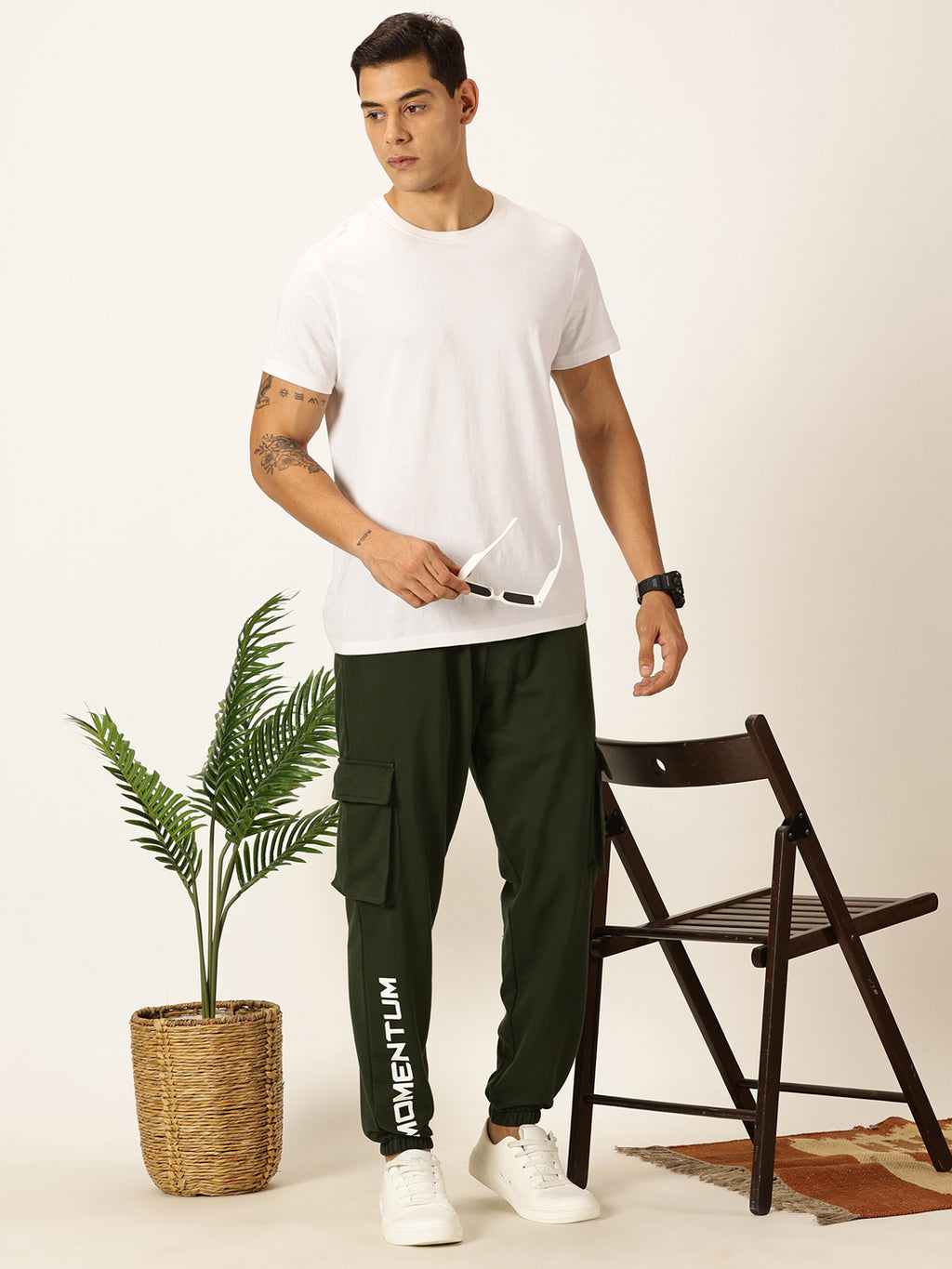 Thomas Scott Men Kombu Green Relaxed-Fit Mid-Rise Solid 3 Pockets Cargo Joggers