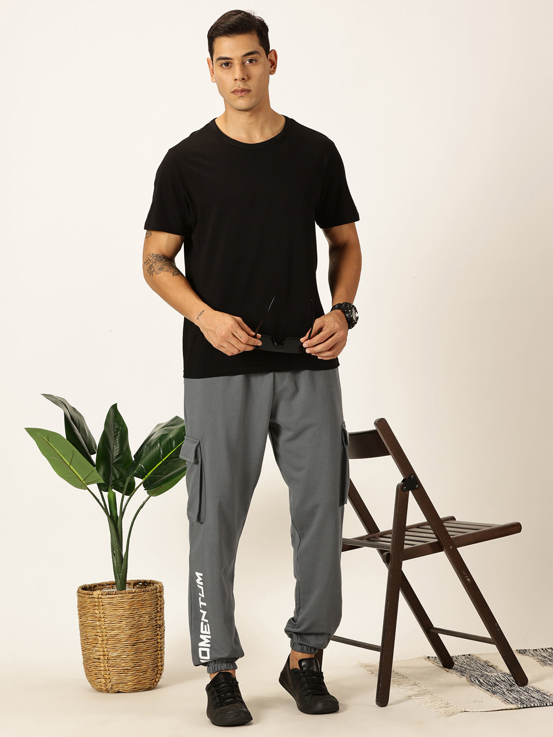 Thomas Scott Men Stormy Weather Relaxed-Fit Mid-Rise Solid 3 Pockets Cargo Joggers