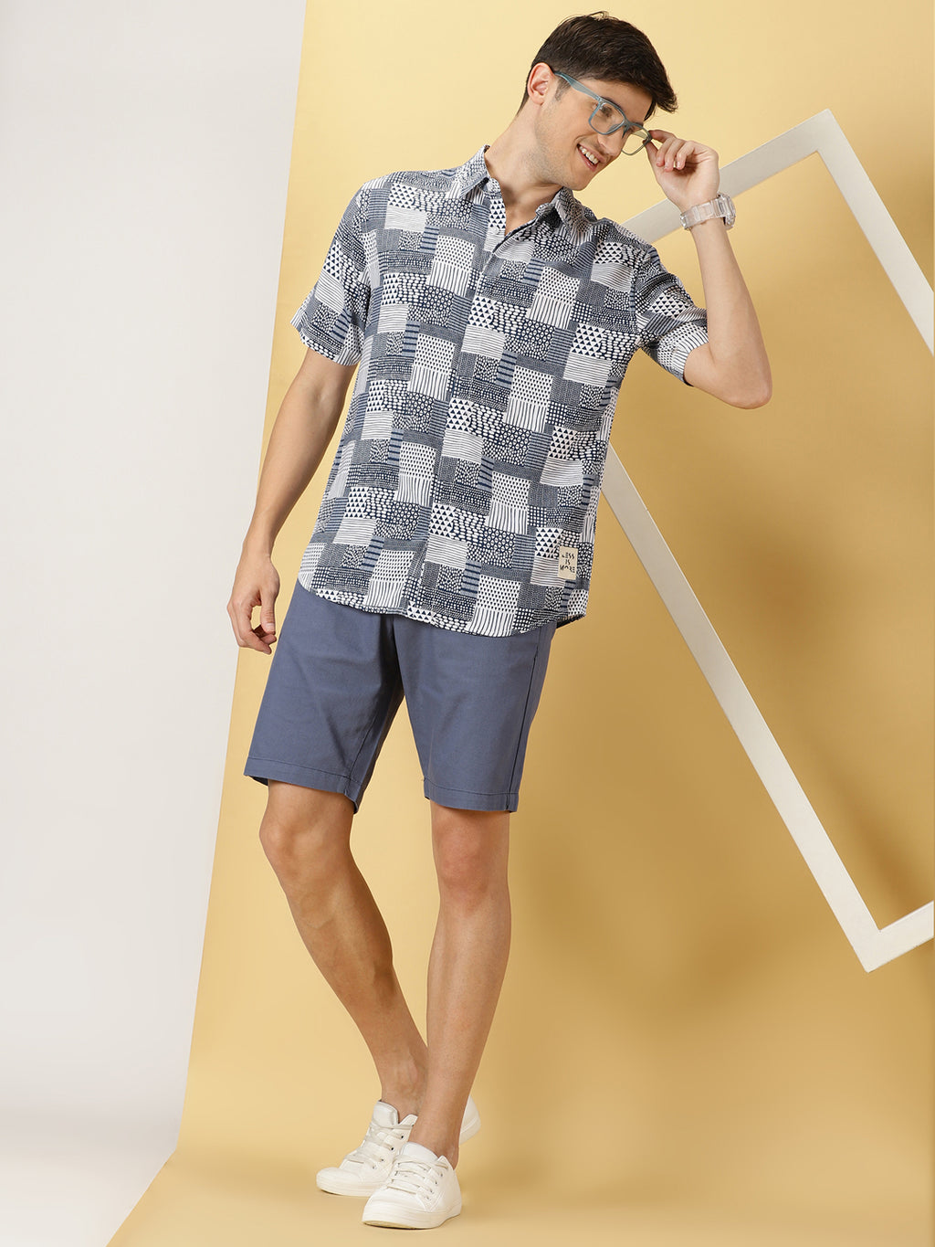 Thomas Scott Men Navy Blue Short Sleeves Regular Sleeves Spread Collar Geometric Printed Cotton Rayon Casual Shirt