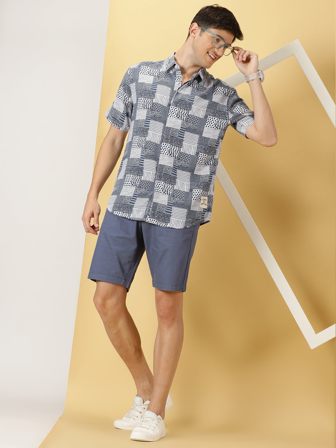 Thomas Scott Men Navy Blue Short Sleeves Regular Sleeves Spread Collar Geometric Printed Cotton Rayon Casual Shirt