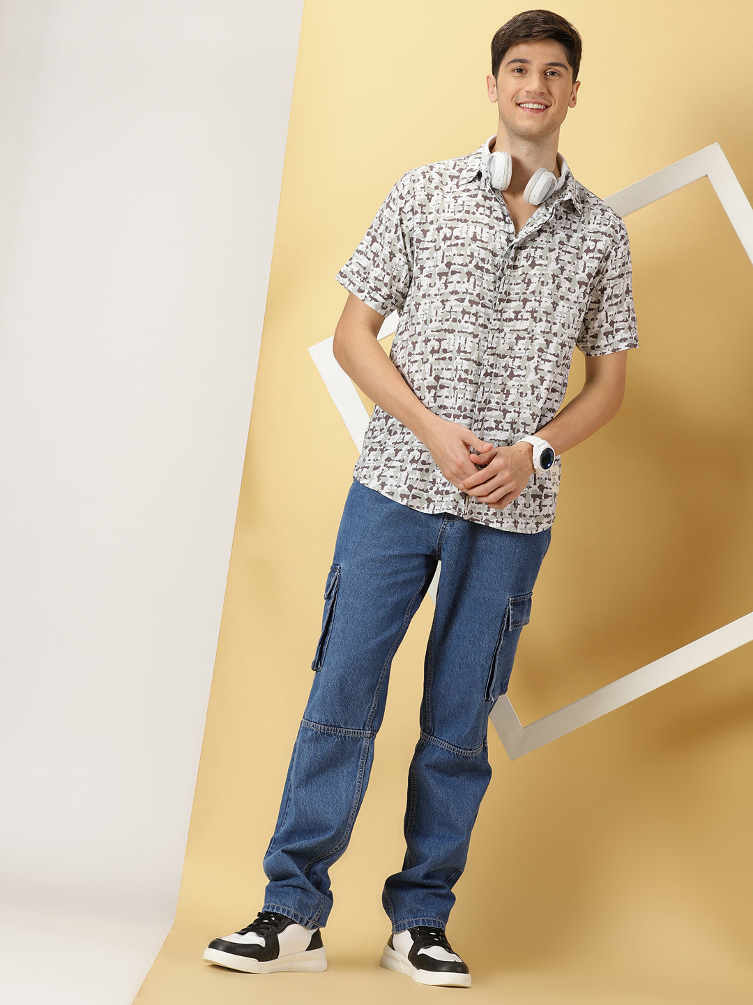 Thomas Scott Men Cream Short Sleeves Regular Sleeves Spread Collar Geometric Printed Cotton Rayon Casual Shirt