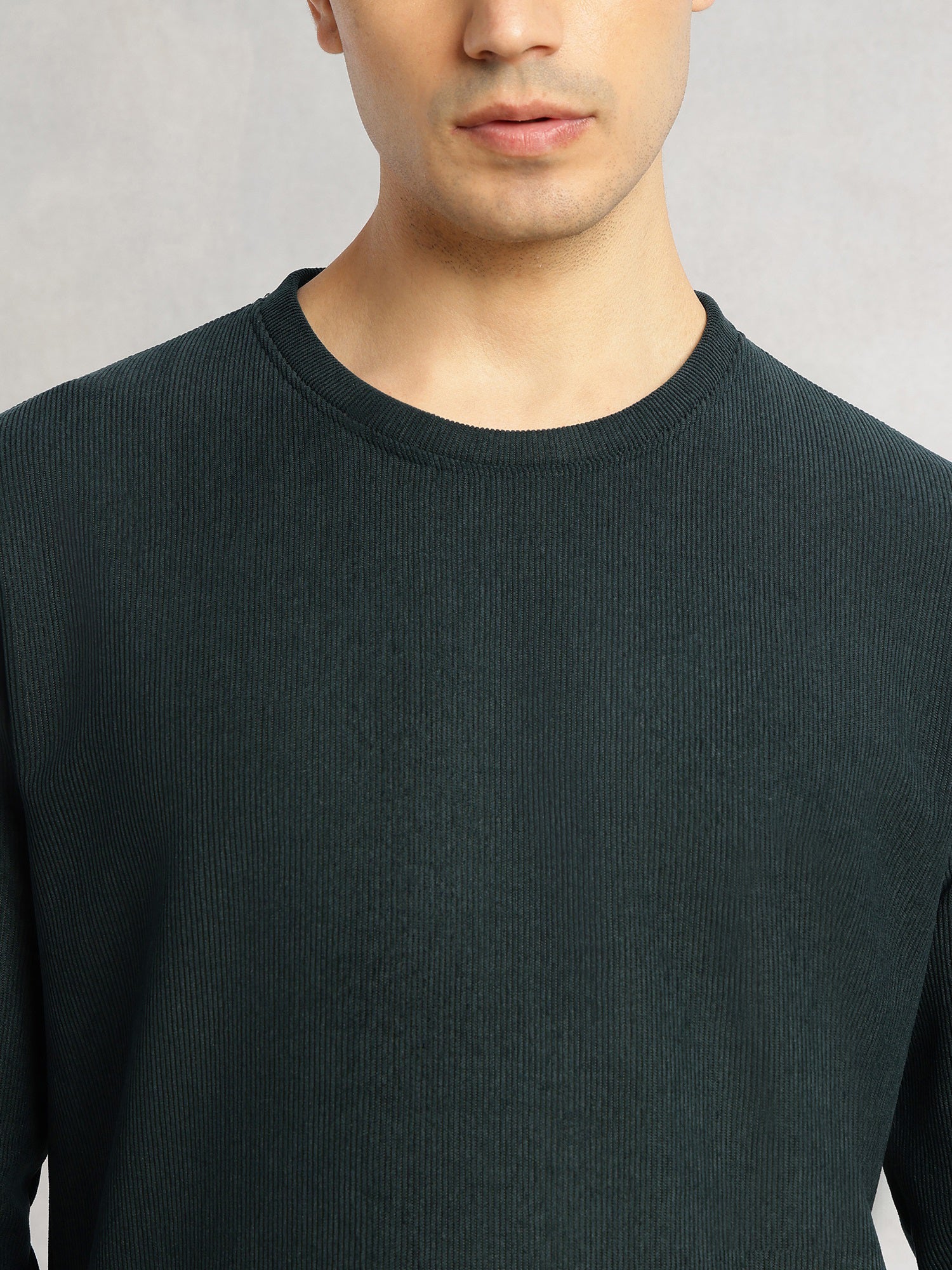 Thomas Scott Men Bottle Green Regular Fit Long Sleeves Round Neck Solid Polyester Pullover Sweatshirt