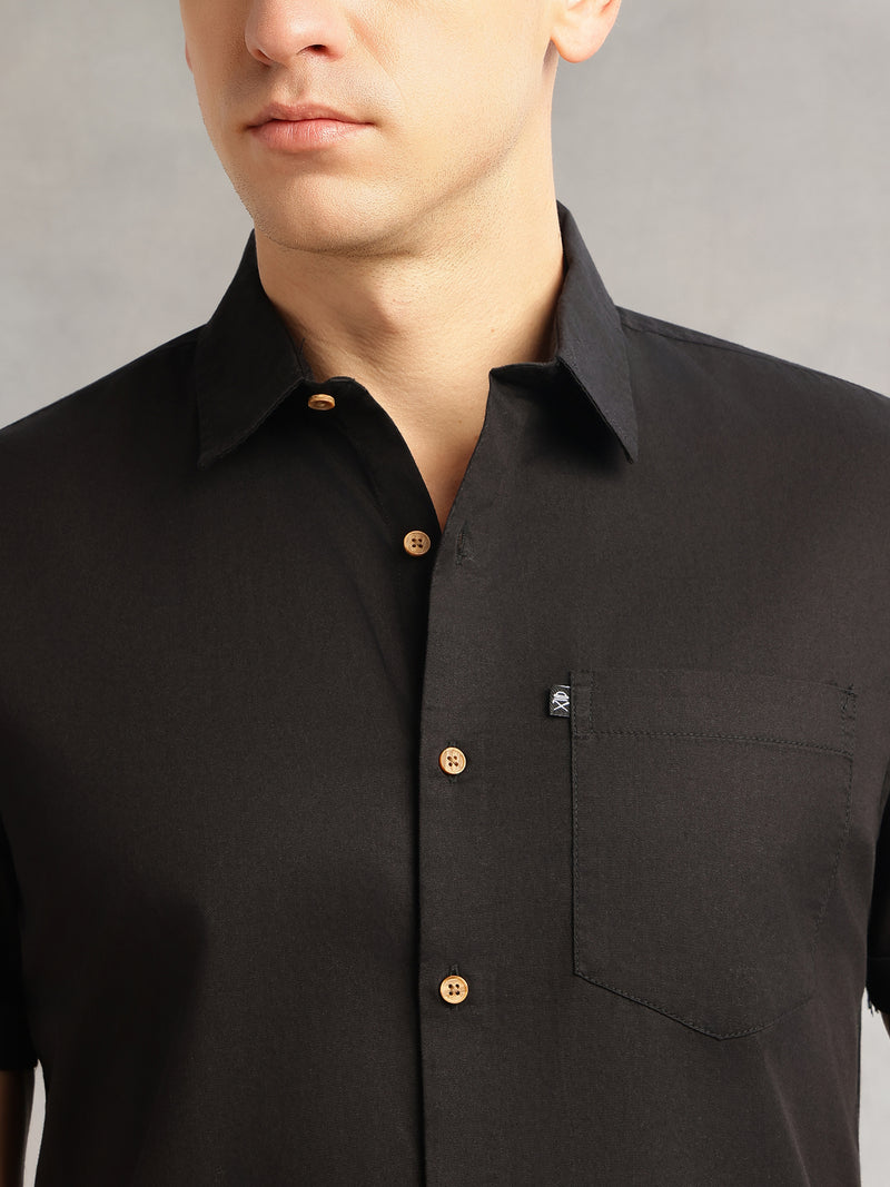 Thomas Scott Men Black Slim Fit Short Sleeves Spread Collar Solid Casual Shirt