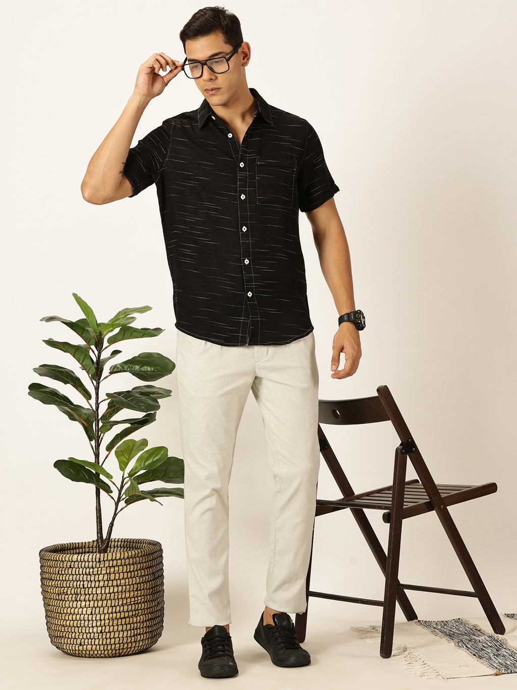 Thomas Scott Men Black Slim Fit Short Sleeves Spread Collar Textured Casual Shirt