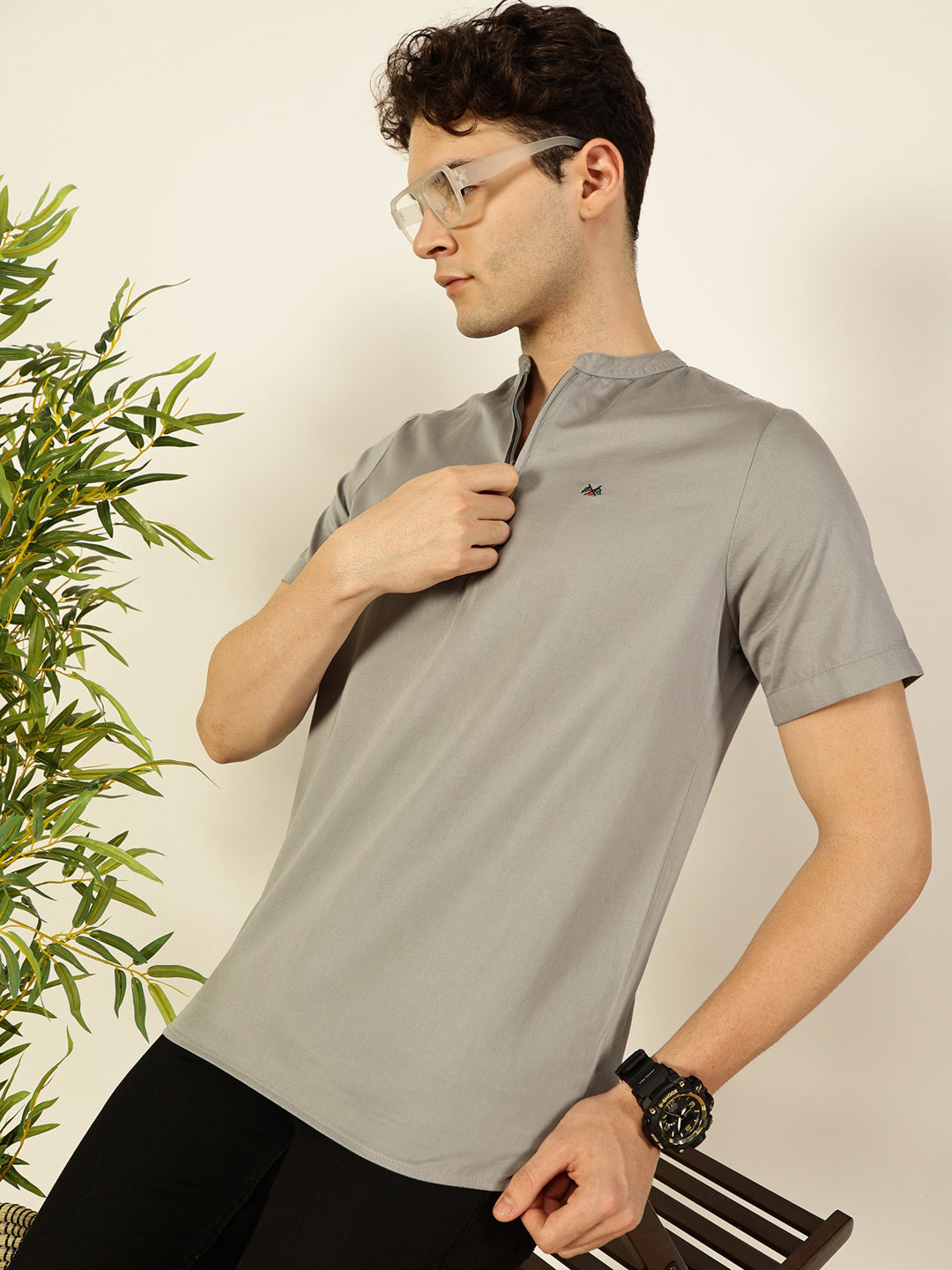 Thomas Scott Men Light Grey Regular Fit Short Sleeves Mandarin Collar Solid 100% Cotton Woven T-Shirt