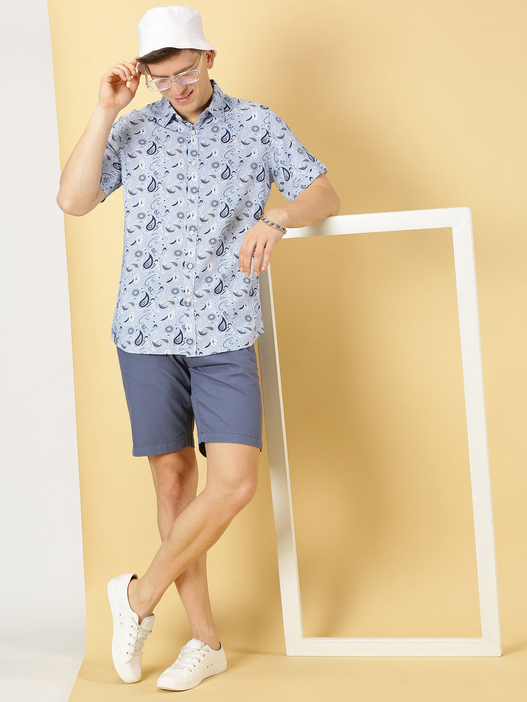 Thomas Scott Men Blue Regular Fit Short Sleeves Spread Collar Abstract Printed Casual Shirt