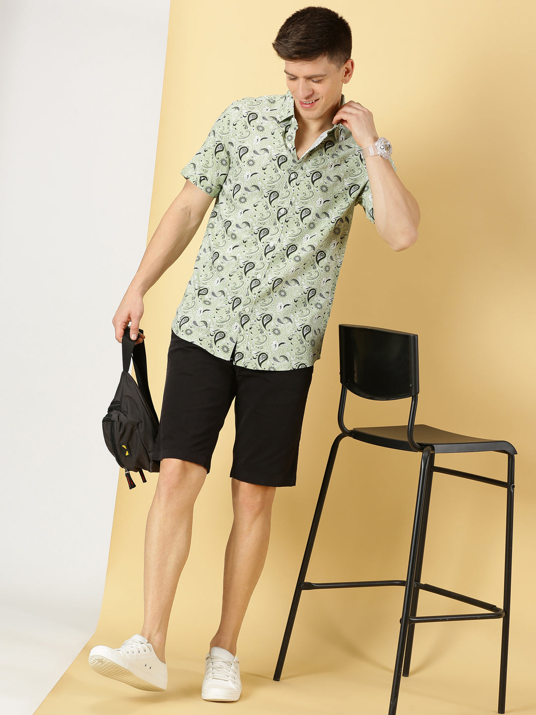 Thomas Scott Men Green Regular Fit Short Sleeves Spread Collar Abstract Printed Casual Shirt