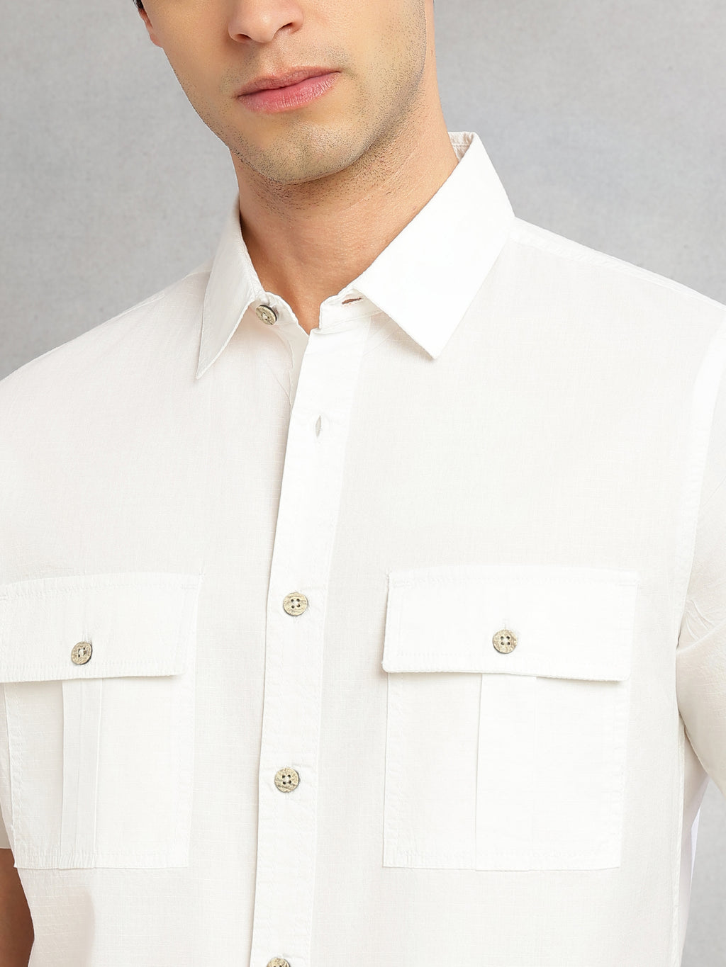 Thomas Scott Men White Cricket Club Collection Slim Fit Short Sleeve Spread Collar 2 Flap Pockets Solid Design Cotton Twill Casual Shirt
