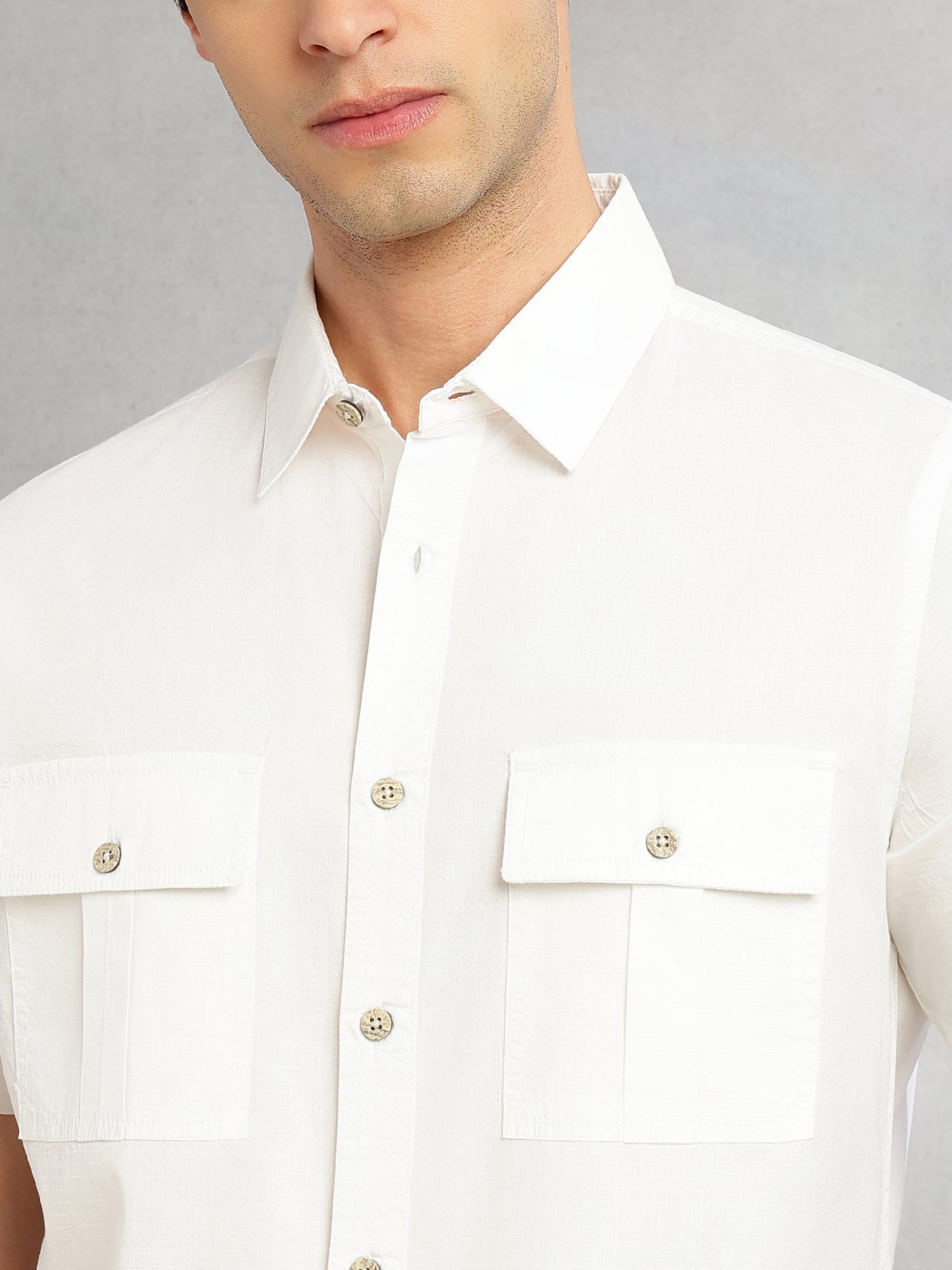 Thomas Scott Men White Cricket Club Collection Slim Fit Short Sleeve Spread Collar 2 Flap Pockets Solid Design Cotton Twill Casual Shirt