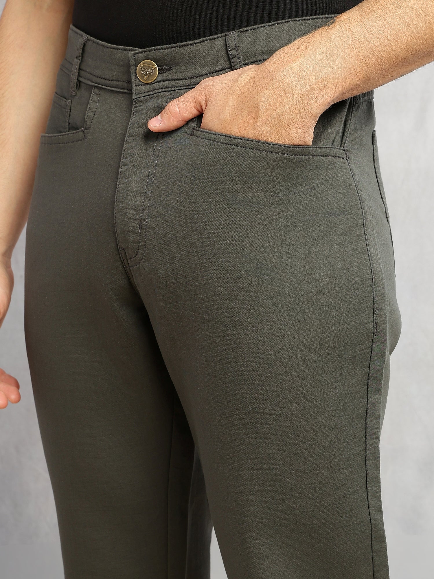Thomas Scott Men Grey Smart Straight Fit Mid-Rise Solid 5-Pocket Design Woven Chinos Trouser