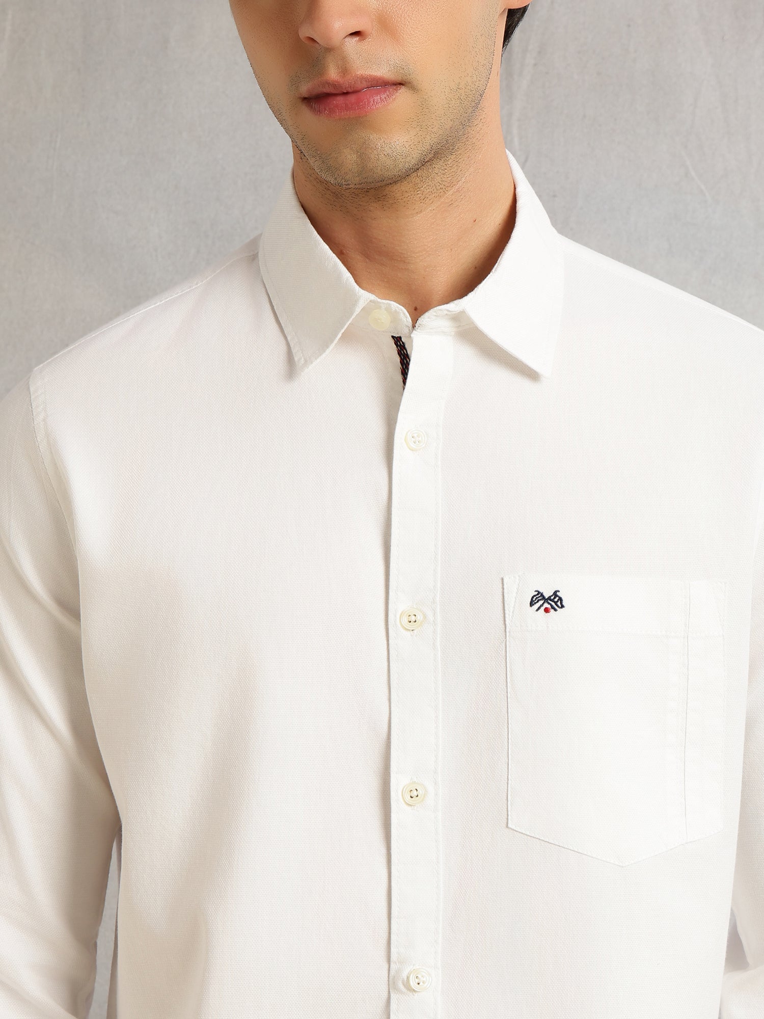 Thomas Scott Men White Slim Fit Long Sleeves Solid Spread Collar 100% Cotton Twill Casual Shirt