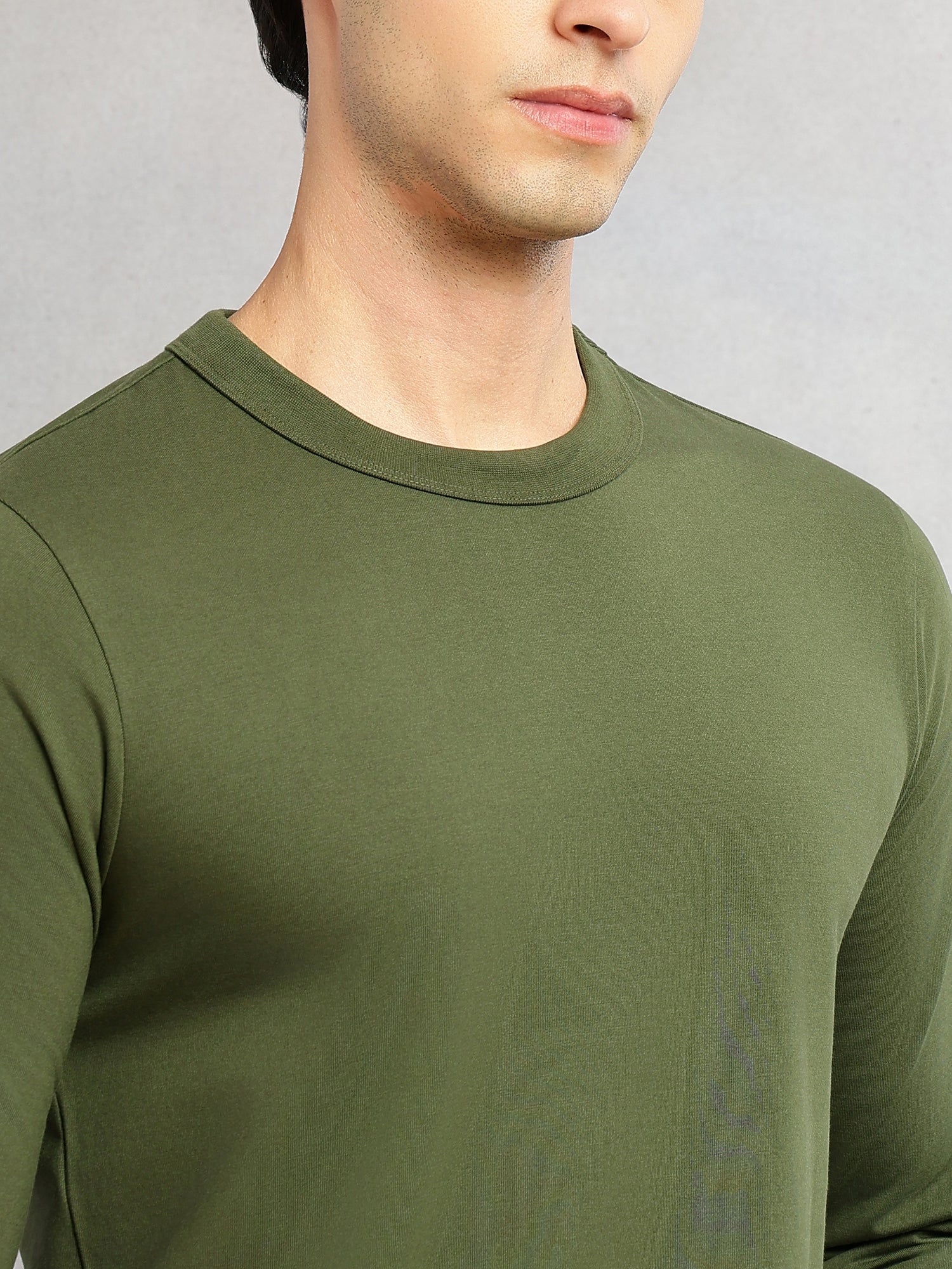 Thomas Scott Men Green Cricket Club Collection Regular Fit Round Neck Long Sleeves Polycotton Solid Knitted T-shirt
