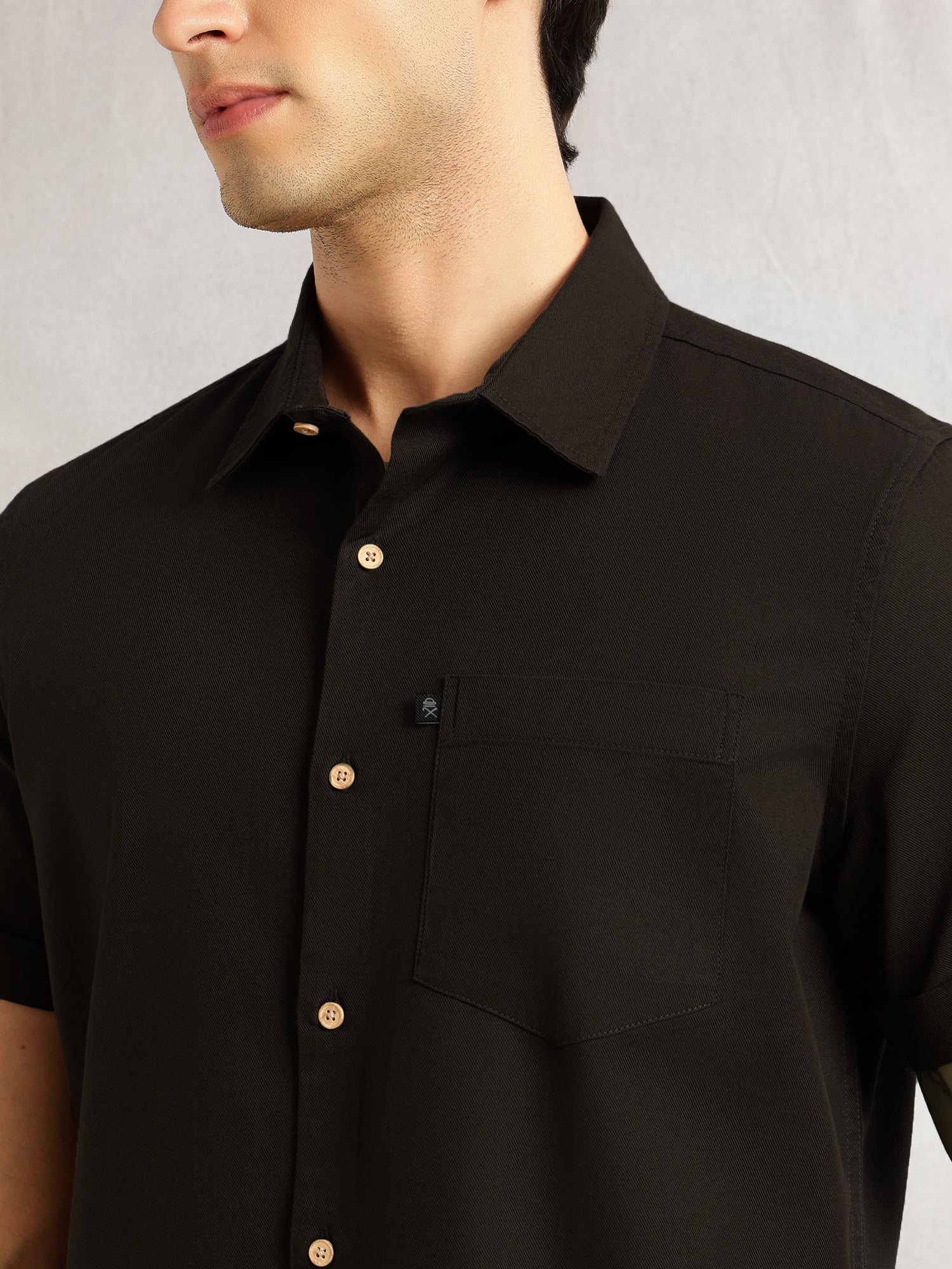 Thomas Scott Men Dark Grey Slim Fit Short Sleeves Spread Collar Solid Casual Shirt