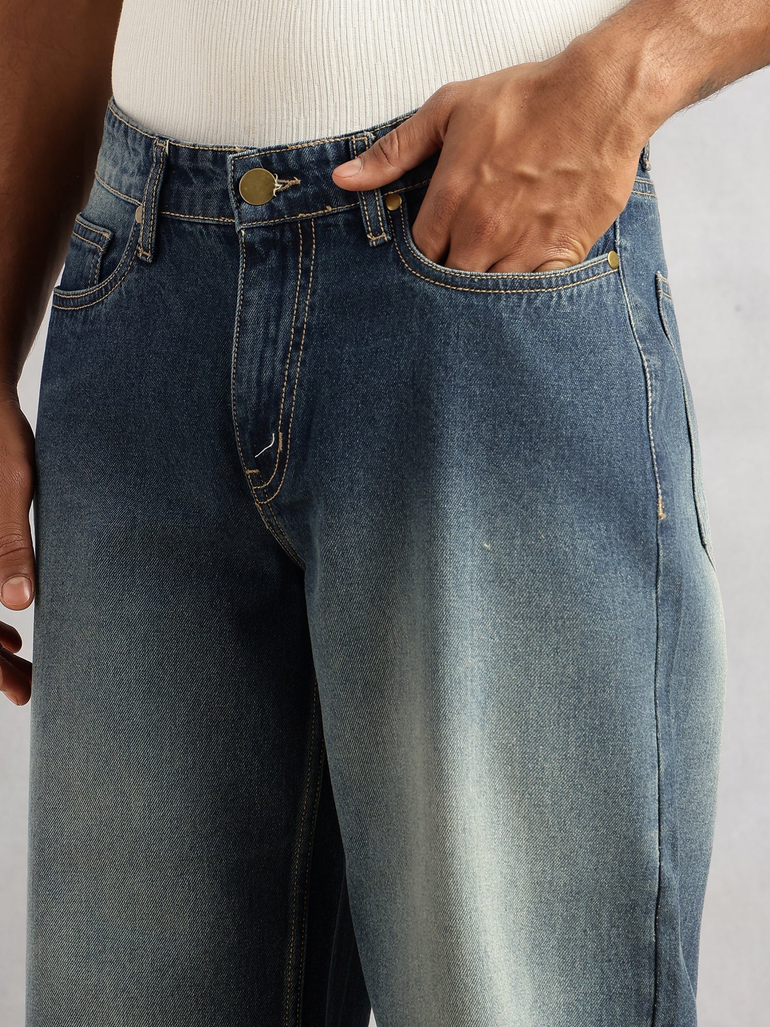 Thomas Scott Men Dark Blue Mid-Rise Medium Shade Light Fade Baggy Fit Clean Look 5 Pocket Design Non Stretchable Jeans