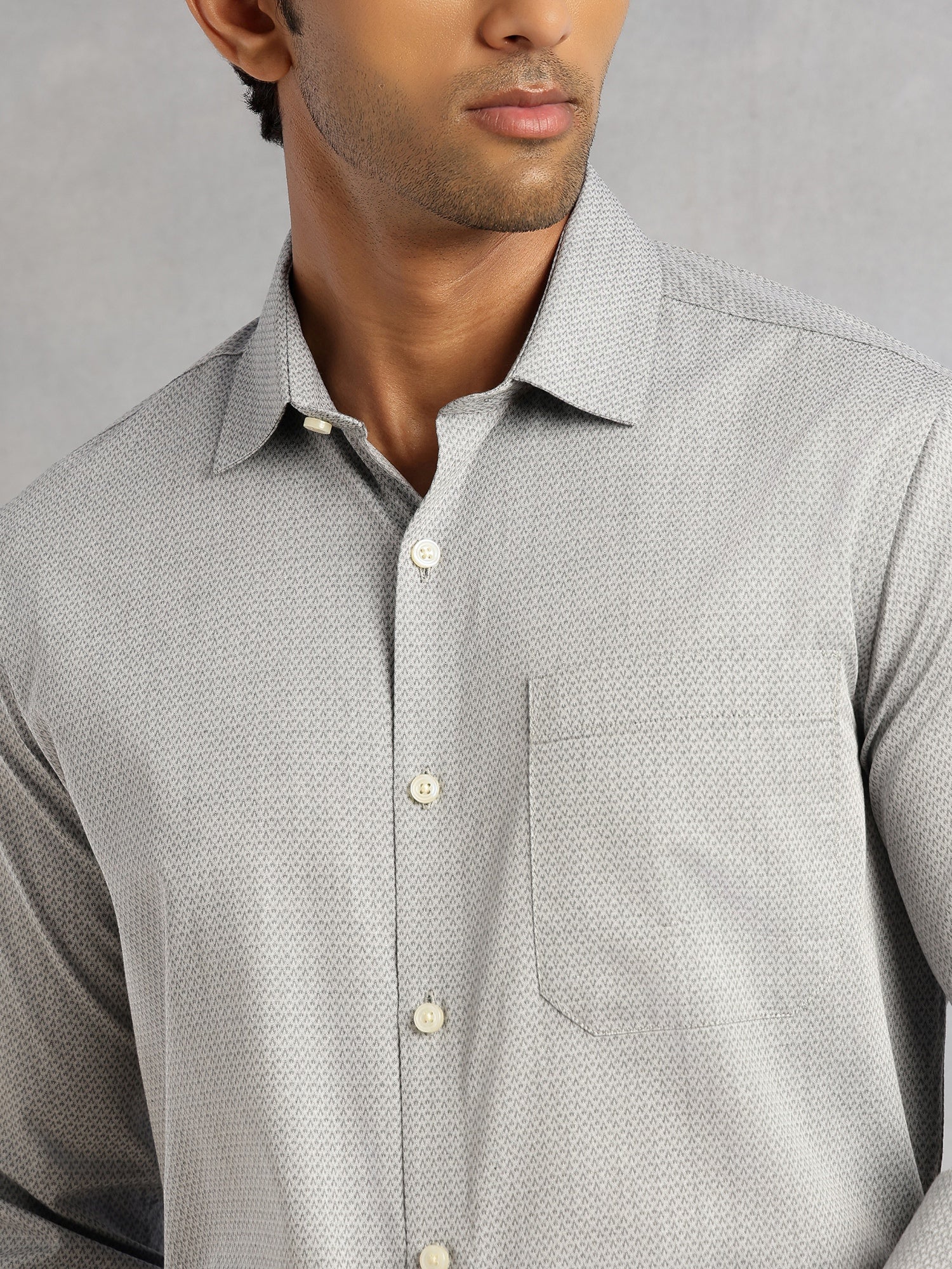 Thomas Scott Men Black Regular Fit Long Sleeves Spread Collar with Twill Tape Solid 100% Cotton Formal Shirt