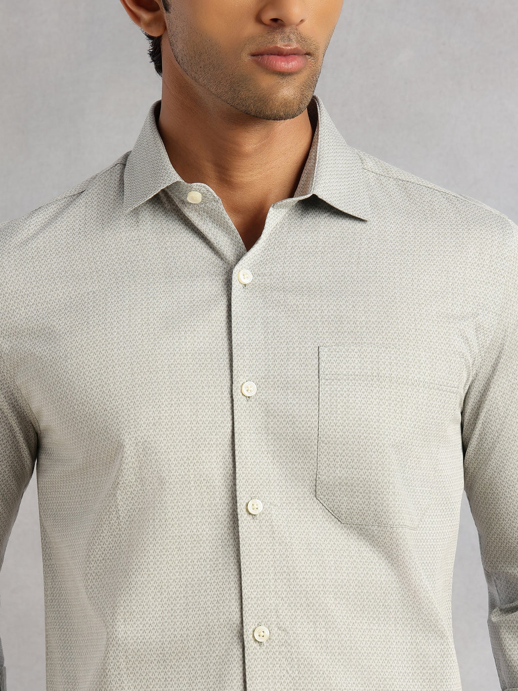 Thomas Scott Men Bottle Green Regular Fit Long Sleeves Spread Collar with Twill Tape Solid 100% Cotton Formal Shirt