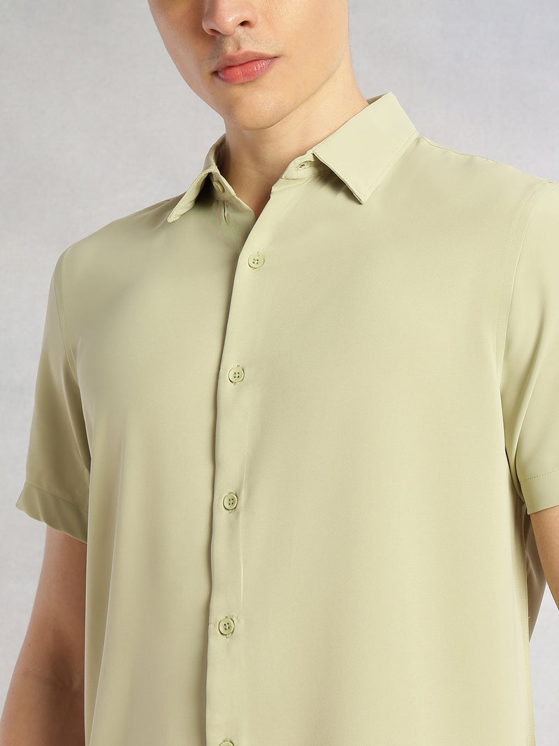 Thomas Scott Men Green Regular Fit Short Sleeves Spread Collar Solid Polyester Casual Shirt