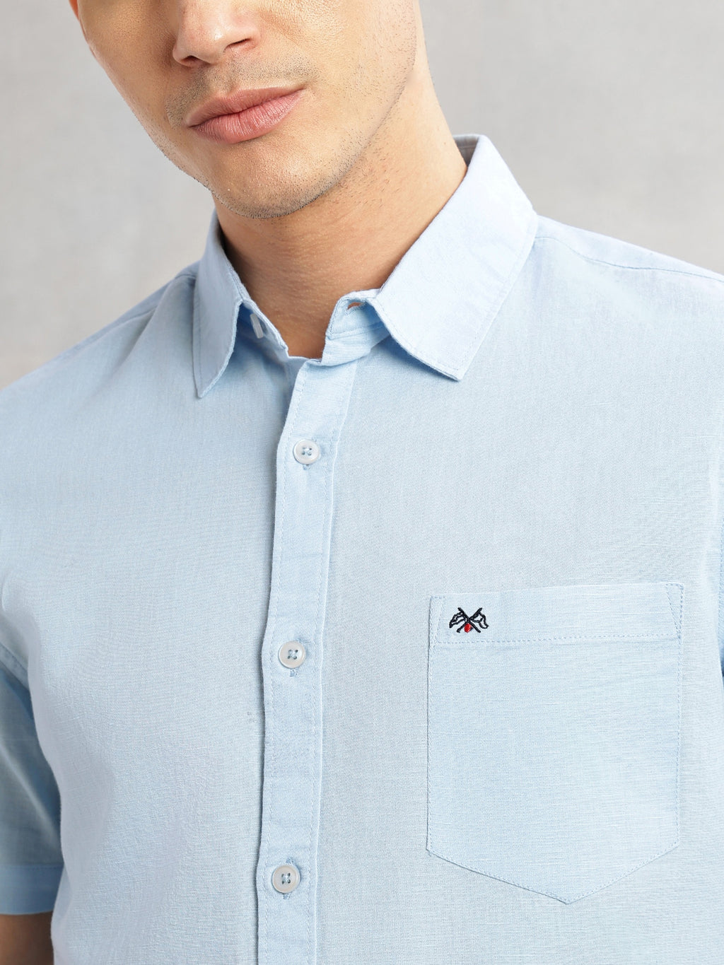 Thomas Scott Men Sky Blue Slim Fit Short Sleeves Spread Collar Solid Cotton Linen Casual Shirt