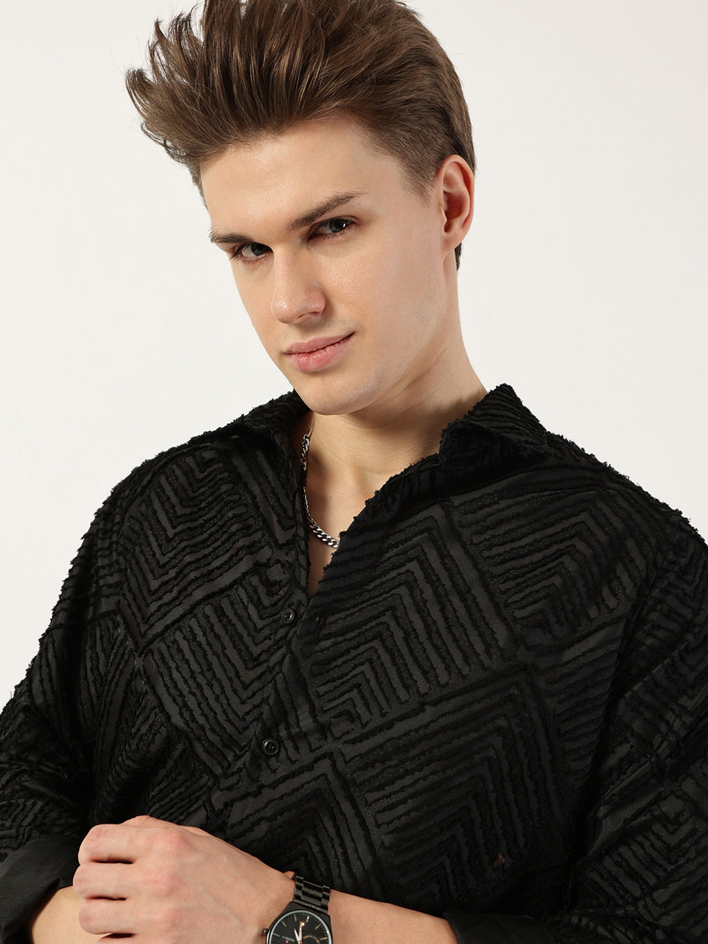 Thomas Scott Men Black Premium Spread Collar Textured Solid Slim Fit Casual Shirt