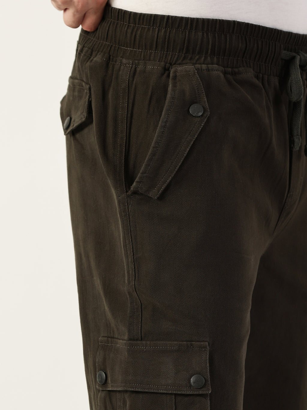 Thomas Scott Men Bottle Green Relaxed Loose Fit Easy Wash Cargos Trousers