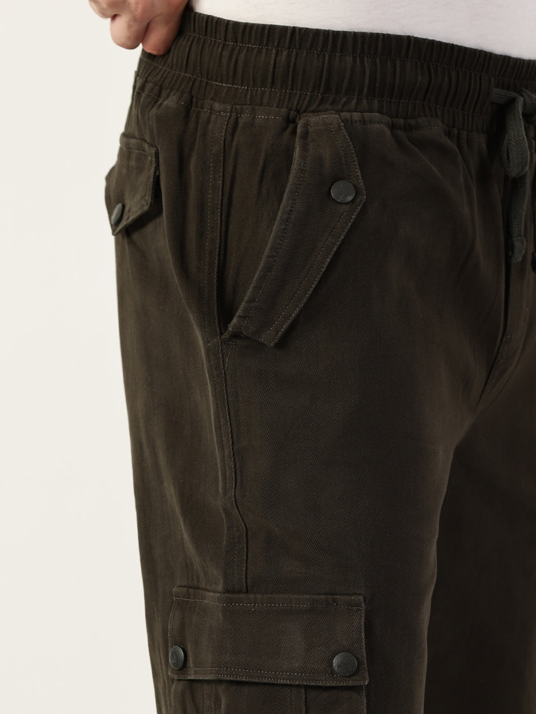 Thomas Scott Men Bottle Green Relaxed Loose Fit Easy Wash Cargos Trousers