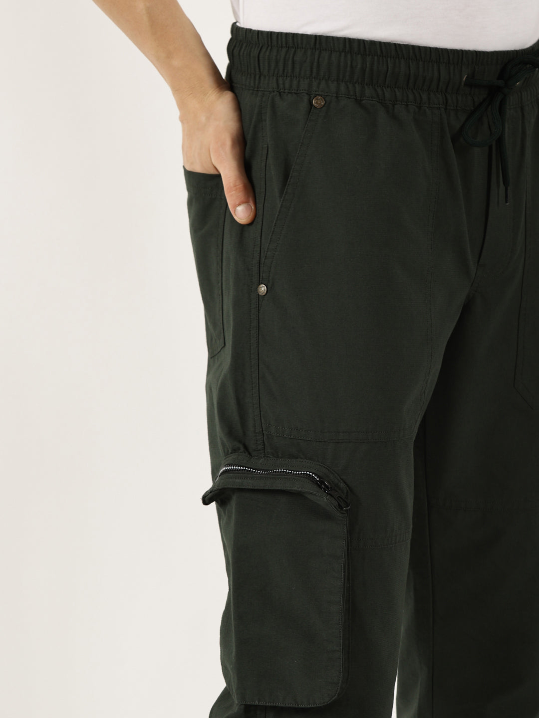 Thomas Scott Men BottleGreen Smart Fit Mid-Rise Cotton Cargos Trousers