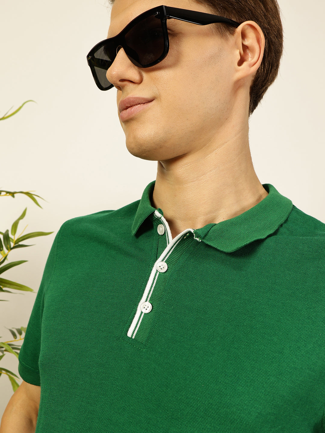 Thomas Scott Men Green Regular Fit Short Sleeves Solid Polo Collar Knit Tshirt