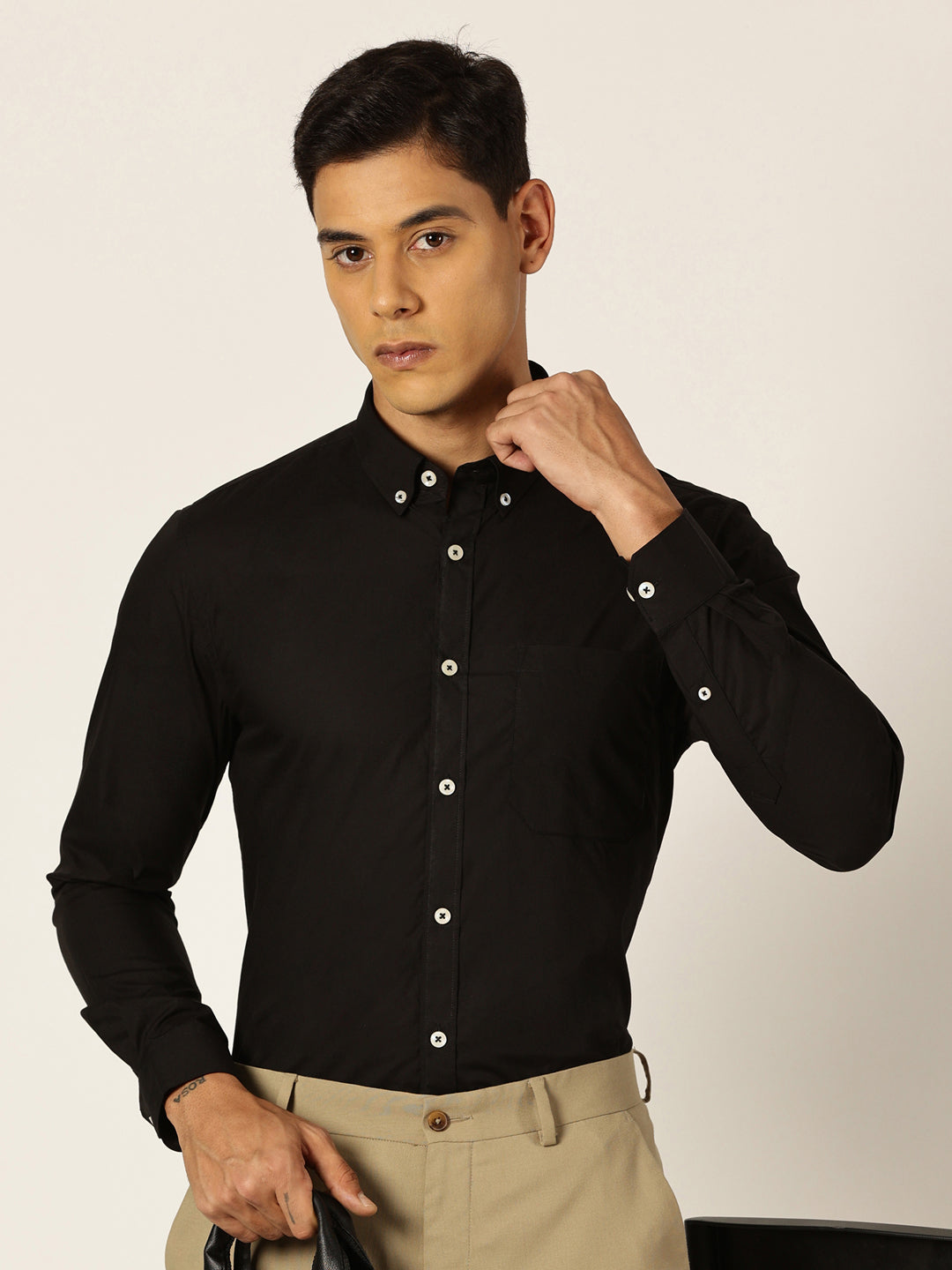 Thomas Scott Men Black Slim Fit Long Sleeves Solid Cotton Formal Shirt
