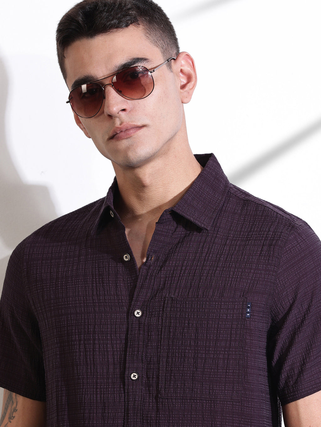 Thomas Scott Men DarkGrey Slim Fit Textured Seersucker Casual Shirt