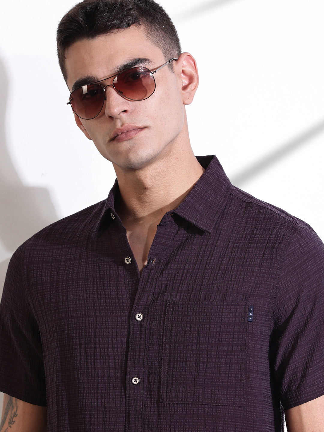 Thomas Scott Men DarkGrey Slim Fit Textured Seersucker Casual Shirt