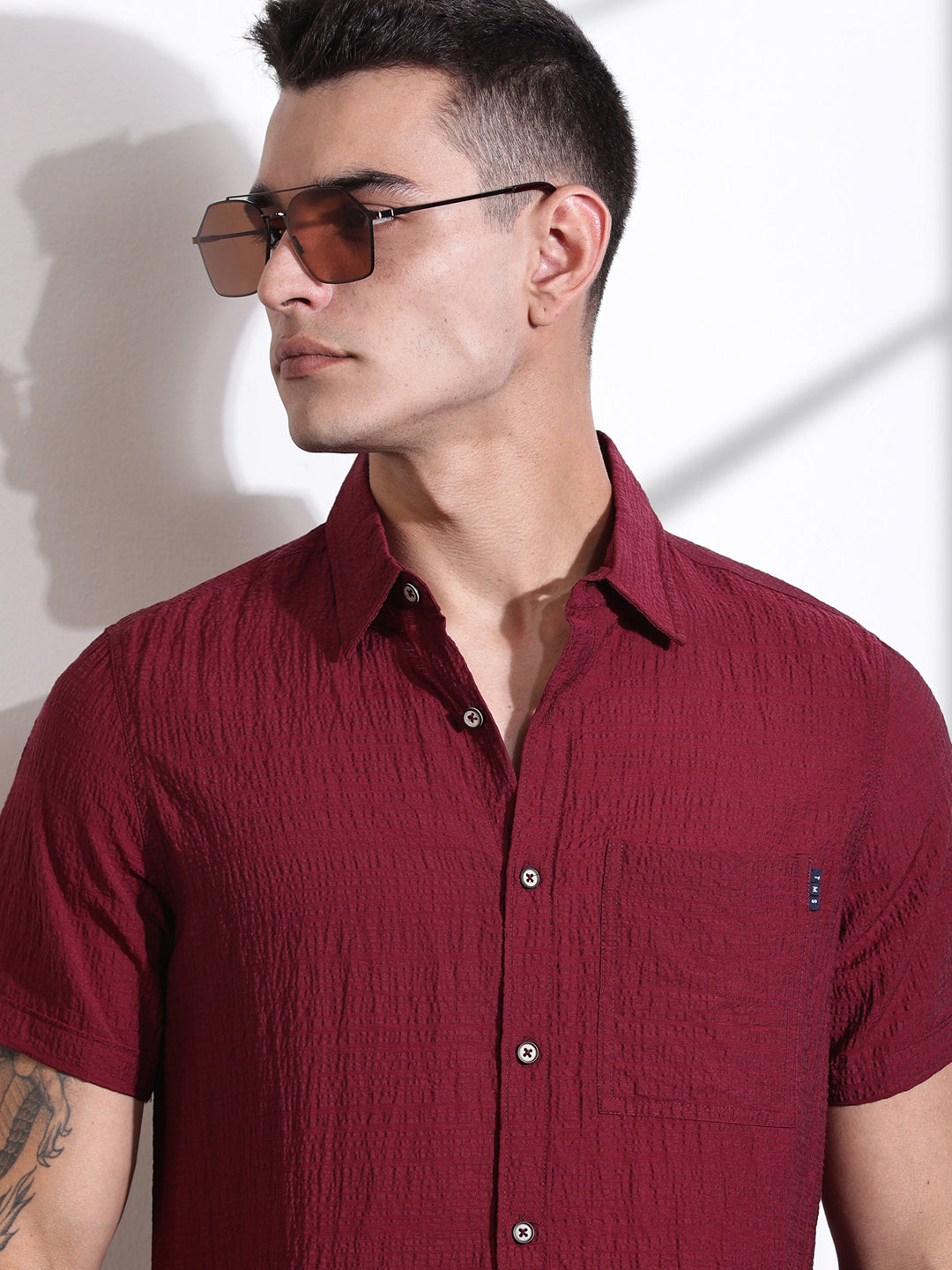 Thomas Scott Men Maroon Slim Fit Textured Seersucker Casual Shirt