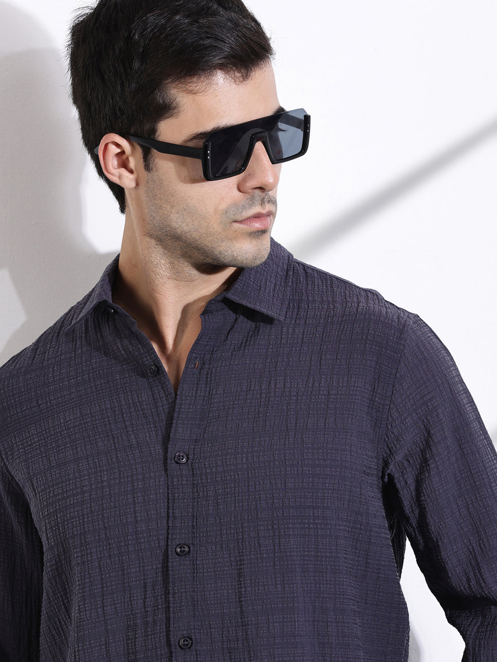 Thomas Scott Men DarkGrey Slim Fit Solid Seersucker Casual Shirt