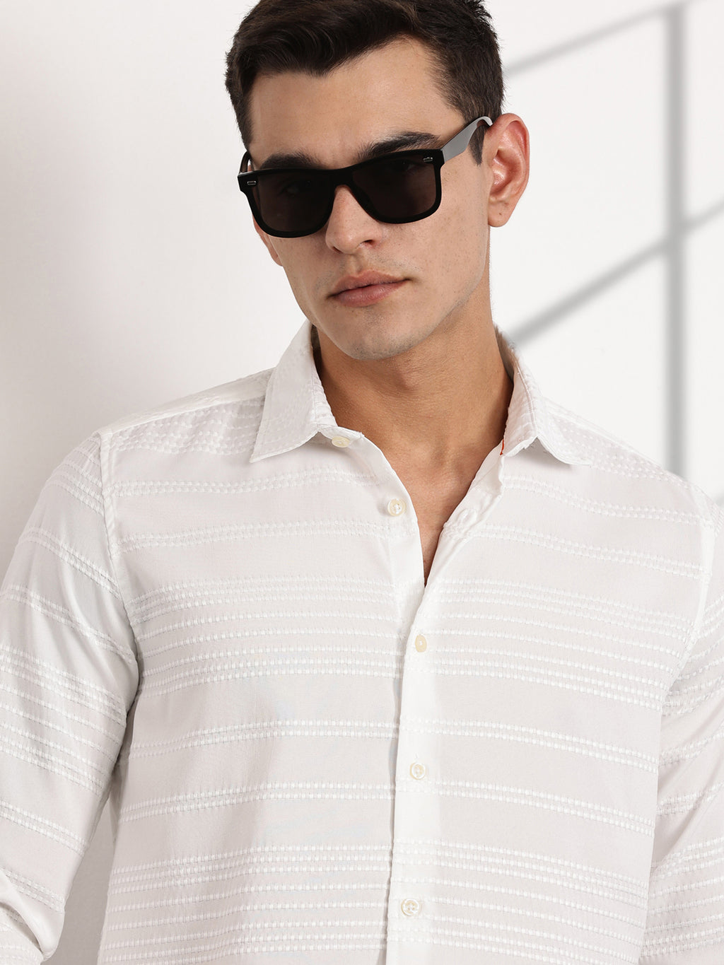Thomas Scott Men White Slim Fit Cutaway Collar Long Sleeves Self Design Casual Shirt